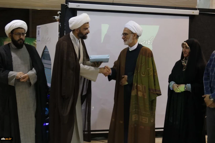 پرده خوانی قرآنی دانشجو معلمان در سی و یکمین نمایشگاه بین المللی قرآن کریم 6