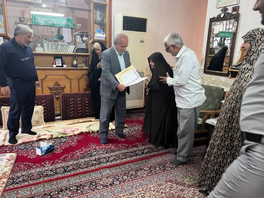 دیدار دانشگاهیان دانشگاه فرهنگیان استان بوشهر با خانواده شهید دانشجومعلم عبدالمجید دانش پژوه 3