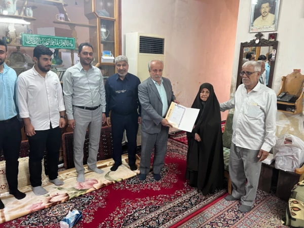 دیدار دانشگاهیان دانشگاه فرهنگیان استان بوشهر با خانواده شهید دانشجومعلم عبدالمجید دانش پژوه 8