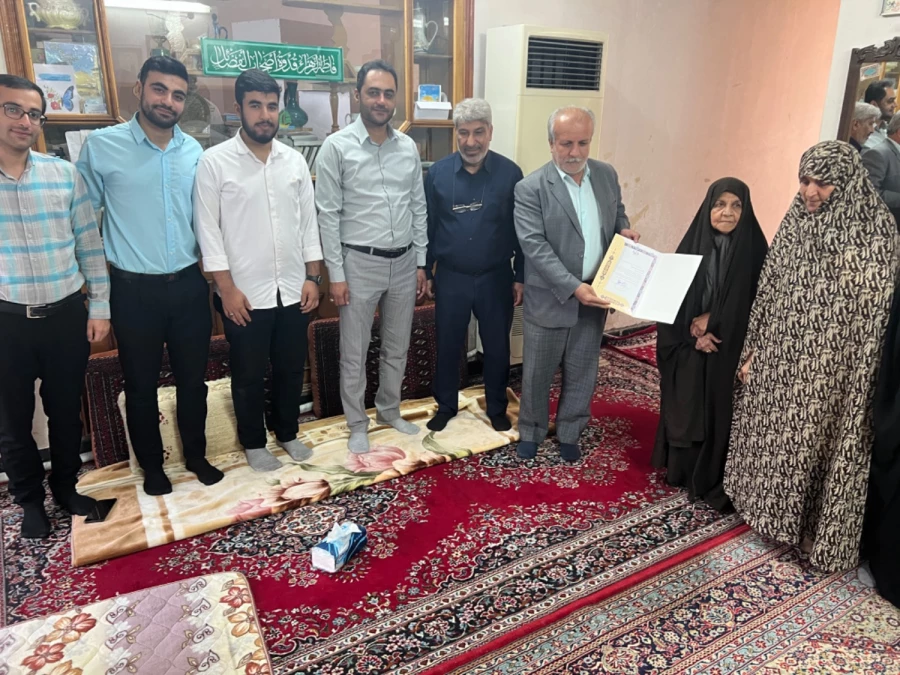 دیدار دانشگاهیان دانشگاه فرهنگیان استان بوشهر با خانواده شهید دانشجومعلم عبدالمجید دانش پژوه 9