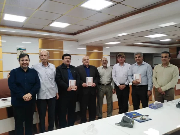 با حضور جامعه ادبی و علمی استان بوشهر؛
از کتاب پژوهشی فایز مفتون در دانشگاه فرهنگیان بوشهر رونمایی شد
 2