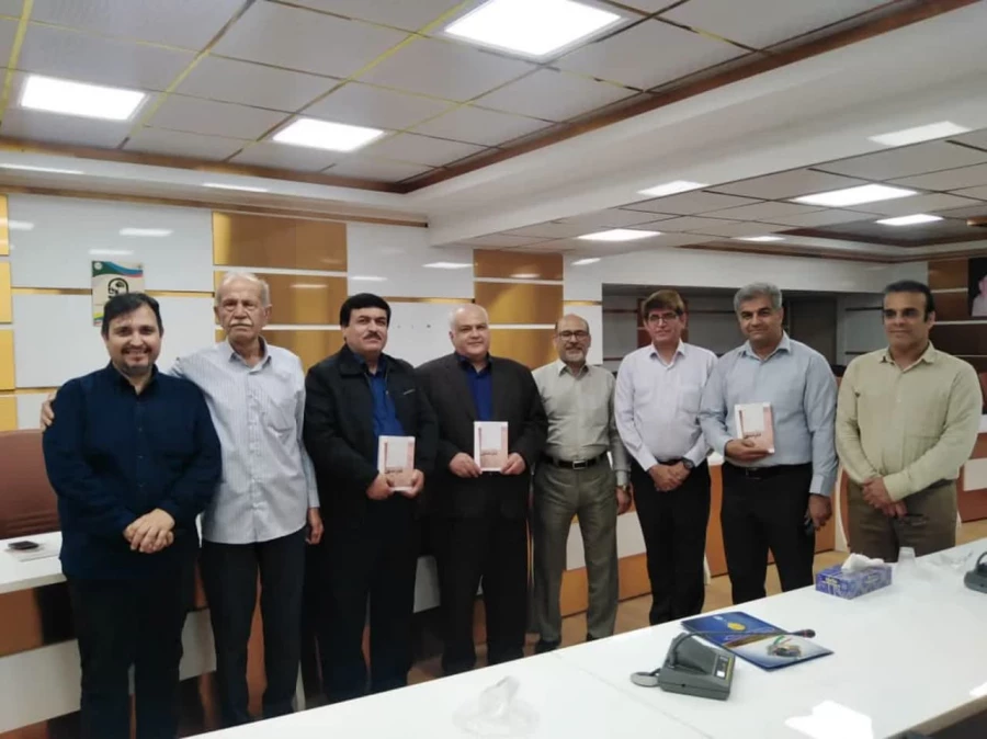 با حضور جامعه ادبی و علمی استان بوشهر؛
از کتاب پژوهشی فایز مفتون در دانشگاه فرهنگیان بوشهر رونمایی شد
 2