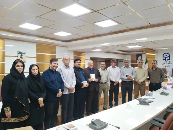 با حضور جامعه ادبی و علمی استان بوشهر؛
از کتاب پژوهشی فایز مفتون در دانشگاه فرهنگیان بوشهر رونمایی شد
 3