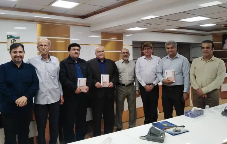 با حضور جامعه ادبی و علمی استان بوشهر؛
از کتاب پژوهشی فایز مفتون در دانشگاه فرهنگیان بوشهر رونمایی شد
 4