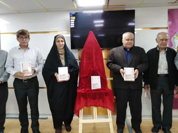 با حضور جامعه ادبی و علمی استان بوشهر؛
از کتاب پژوهشی فایز مفتون در دانشگاه فرهنگیان بوشهر رونمایی شد
 10