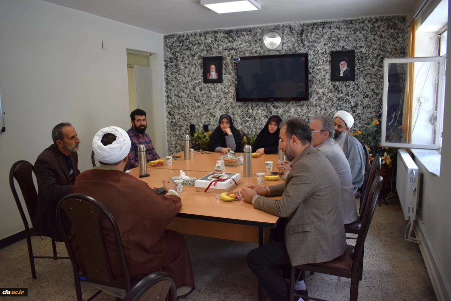 
دیدار هیئت رئیسه دانشگاه فرهنگیان با مسئول نهاد نمایندگی ولی فقیه در دانشگاه های استان
 5