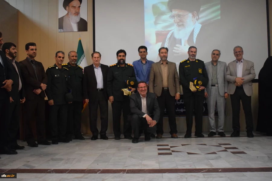 
برگزاری نشست جهاد تبیین با موضوع وعده صادق و تجلیل از فرماندهان سپاه نبی اکرم(ص) کرمانشاه
 2