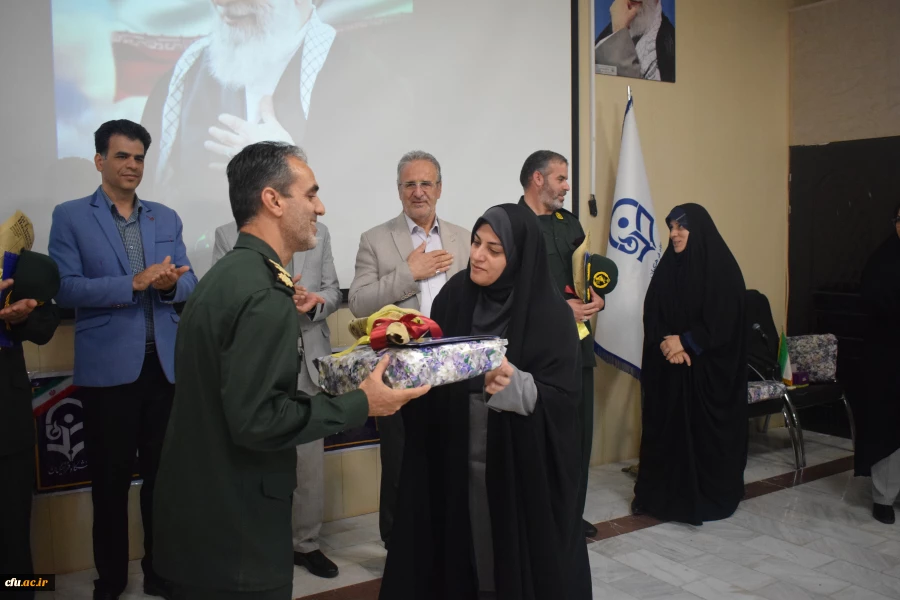 
برگزاری نشست جهاد تبیین با موضوع وعده صادق و تجلیل از فرماندهان سپاه نبی اکرم(ص) کرمانشاه
 9