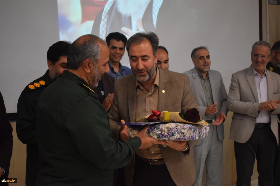 
برگزاری همایش جهاد تبیین با موضوع وعده صادق و تجلیل از فرماندهان سپاه نبی اکرم(ص) کرمانشاه
 13