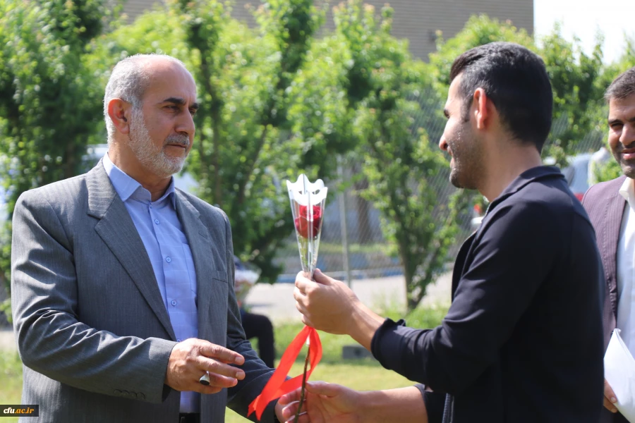 معلمان ویژه ترین عنصر نظام آموزشی هستند. 15