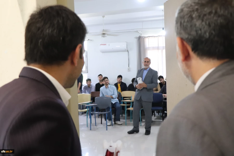 معلمان ویژه ترین عنصر نظام آموزشی هستند. 7