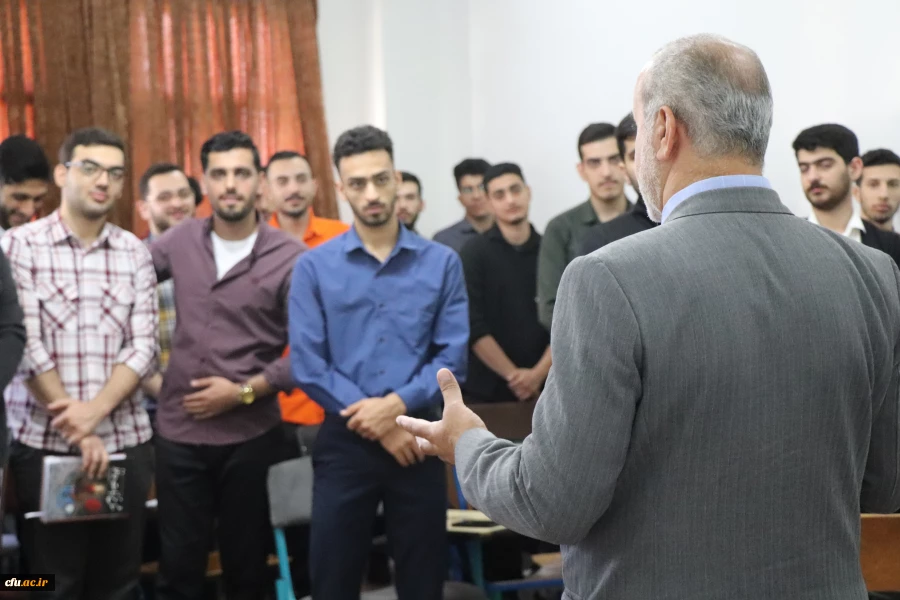 معلمان ویژه ترین عنصر نظام آموزشی هستند. 11