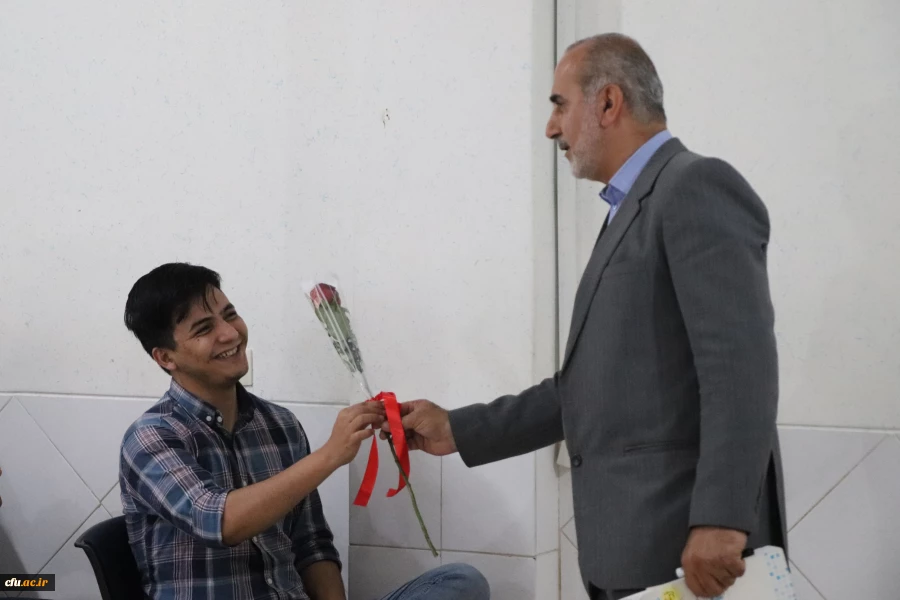 معلمان ویژه ترین عنصر نظام آموزشی هستند. 13