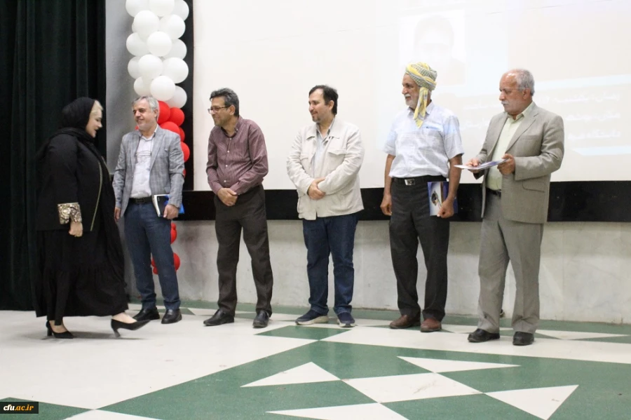 با حضور شاعران برجسته استان بوشهر؛
شب شعر گویشی در پردیس بنت الهدی صدر بوشهر برگزار شد 26