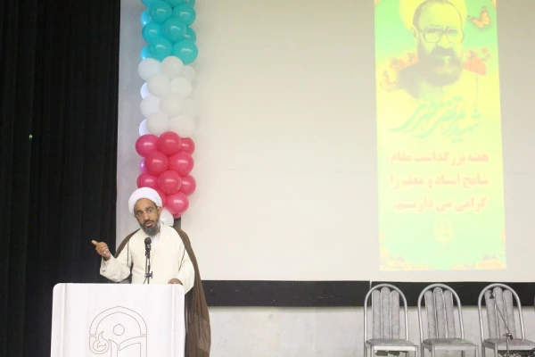 در پردیس های استان بوشهر برگزار شد؛
آئین گرامیداشت مقام و استاد 4