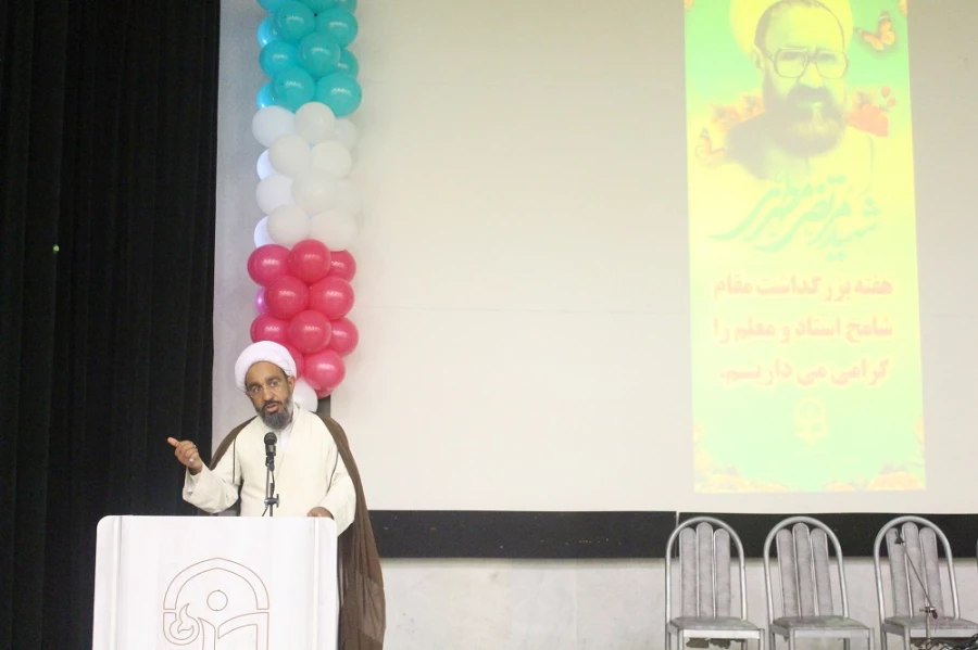 در پردیس های استان بوشهر برگزار شد؛
آئین گرامیداشت مقام و استاد 4