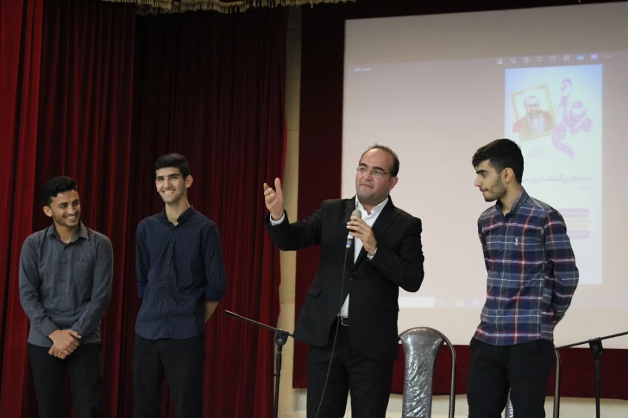 در پردیس های استان بوشهر برگزار شد؛
آئین گرامیداشت مقام و استاد 6