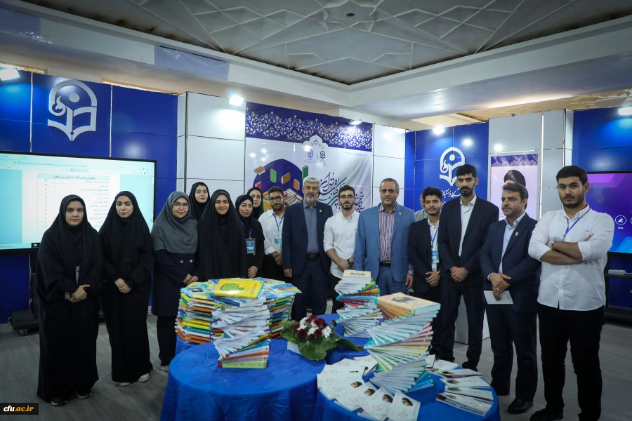 بازدید دکتر برزویی از سی و پنجمین نمایشگاه بین المللی کتاب در غرفه دانشگاه فرهنگیان 3