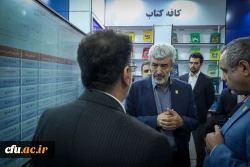 بازدید دکتر برزویی از سی و پنجمین نمایشگاه بین المللی کتاب در غرفه دانشگاه فرهنگیان 5