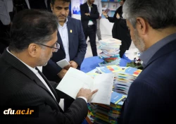 بازدید دکتر برزویی از سی و پنجمین نمایشگاه بین المللی کتاب در غرفه دانشگاه فرهنگیان 11