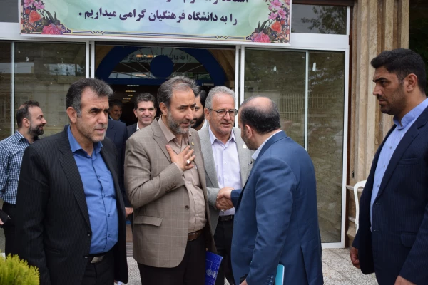 بازدید استاندار از دانشگاه فرهنگیان کرمانشاه و برگزاری ششمین جلسه هیات امنای دانشگاه

 7