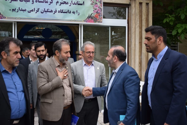 بازدید استاندار از دانشگاه فرهنگیان کرمانشاه و برگزاری ششمین جلسه هیات امنای دانشگاه

 8