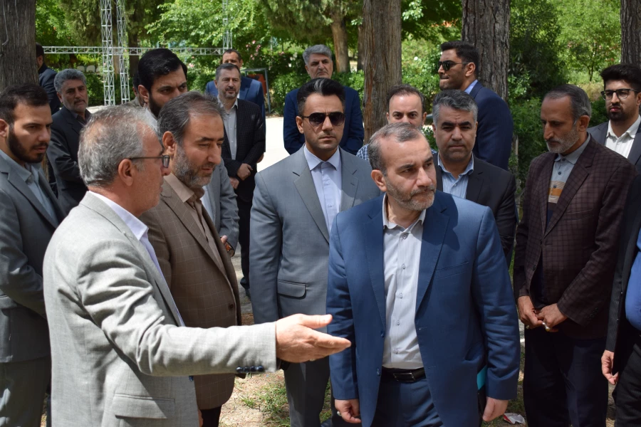 بازدید استاندار از دانشگاه فرهنگیان کرمانشاه و برگزاری ششمین جلسه هیات امنای دانشگاه

 9