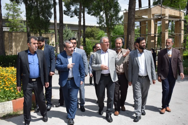 بازدید استاندار از دانشگاه فرهنگیان کرمانشاه و برگزاری ششمین جلسه هیات امنای دانشگاه

 10