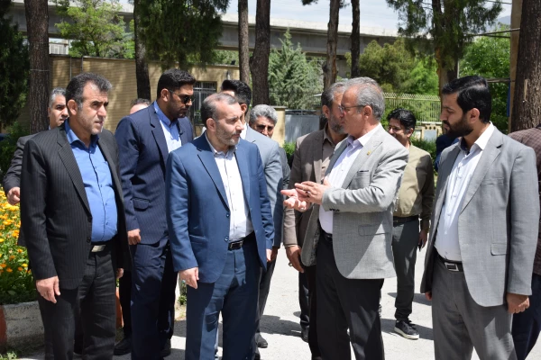 بازدید استاندار از دانشگاه فرهنگیان کرمانشاه و برگزاری ششمین جلسه هیات امنای دانشگاه

 11