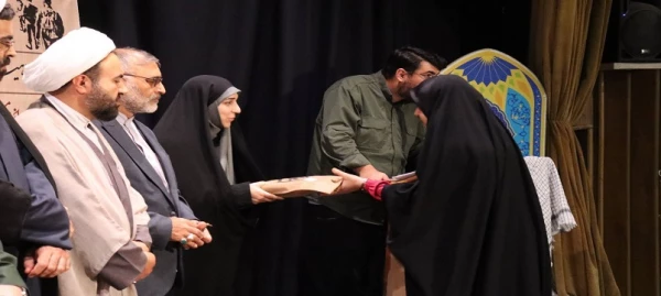 آیین تجلیل از خادمان صراط نور(دوره راهیان نور دانشگاه محور بسیج دانشجویی دانشگاه فرهنگیان استان اردبیل)