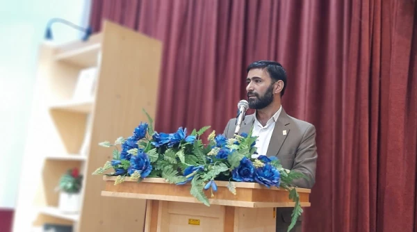 معلم الگو و اسوه دانش آموز است 3