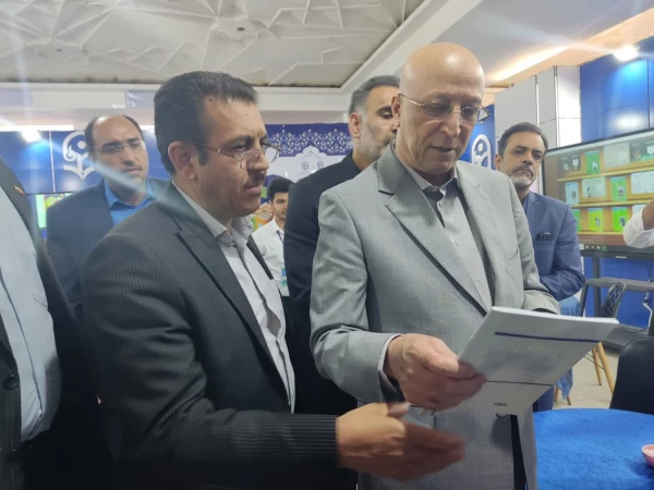 بازدید وزیر علوم، تحقیقات و فناوری از غرفه دانشگاه فرهنگیان در سی  و پنجمین نمایشگاه کتاب 4