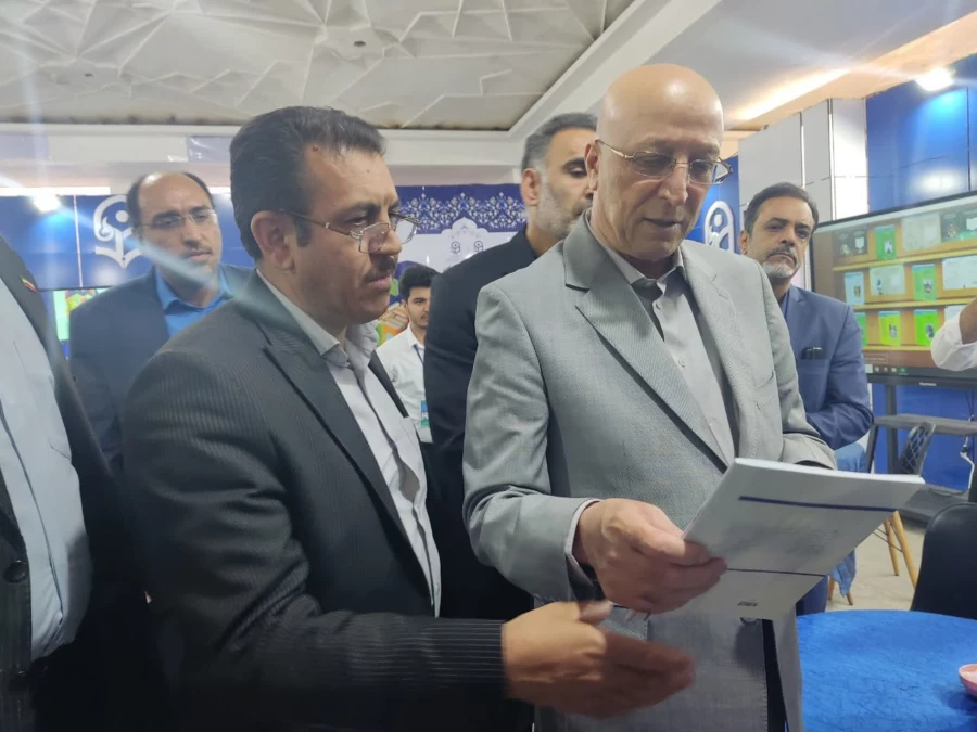 بازدید وزیر علوم، تحقیقات و فناوری از غرفه دانشگاه فرهنگیان در سی  و پنجمین نمایشگاه کتاب 4