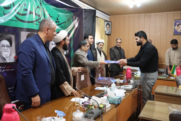 باید تلاش شود فردی شایسته و خدمت گذار برای جامعه انتخاب گردد 4