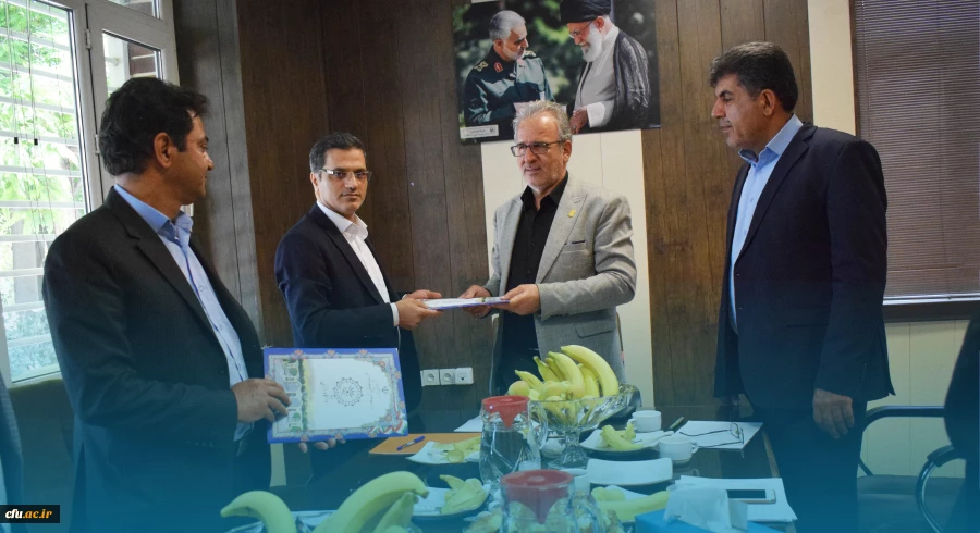 بازدید هیات نظارت، ارزیابی و تضمین کیفیت استان از دانشگاه فرهنگیان کرمانشاه و تقدیر از اعضای هیات رئیسه دانشگاه
 2