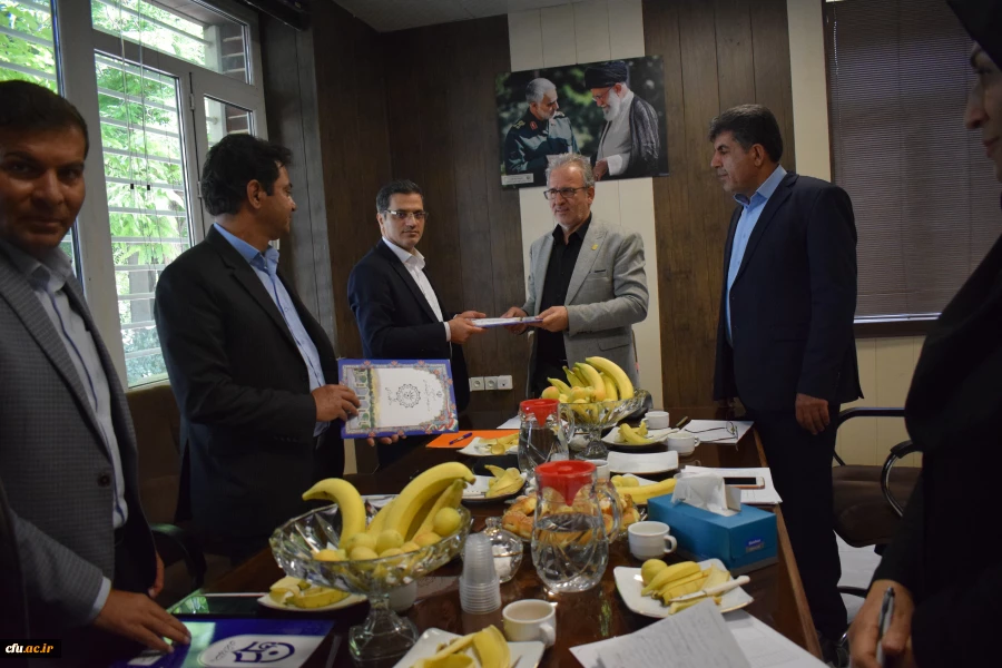 بازدید هیات نظارت، ارزیابی و تضمین کیفیت استان از دانشگاه فرهنگیان کرمانشاه و تقدیر از اعضای هیات رئیسه دانشگاه
 7