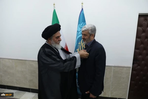 اهدای نشان خادمی مسجد مقدس جمکران به رییس دانشگاه فرهنگیان 2