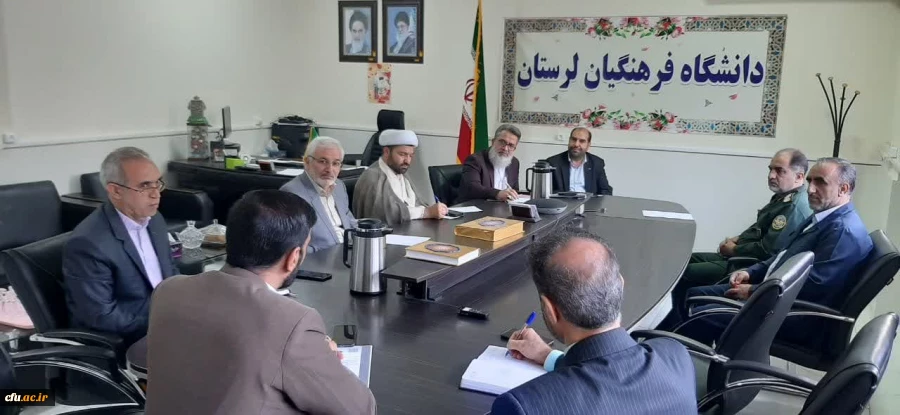 مدیرکل امور شاهد وایثارگران دانشگاه فرهنگیان:
42 شهید خوشنام در 21 استان کشور تدفین شده است  2