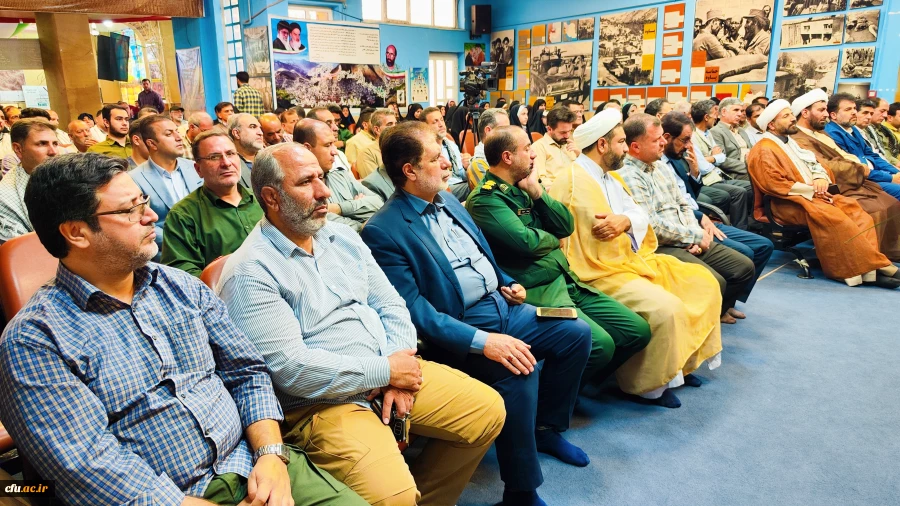 
حضور اساتید بسیجی دانشگاه در گردهمایی بزرگ بسیج اساتید در یادمان شهدای شهر پاوه
 4