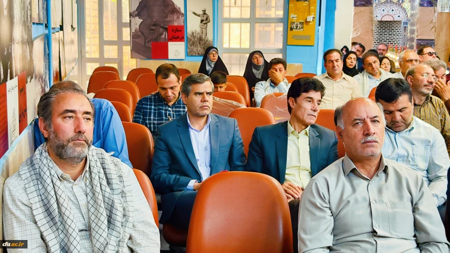 
حضور اساتید بسیجی دانشگاه در گردهمایی بزرگ بسیج اساتید در یادمان شهدای شهر پاوه
 5