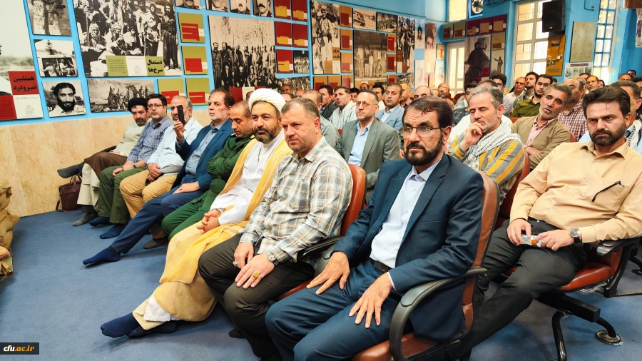 
حضور اساتید بسیجی دانشگاه در گردهمایی بزرگ بسیج اساتید در یادمان شهدای شهر پاوه
 6