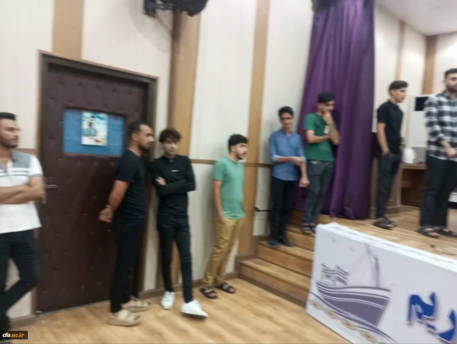 
حضور پر شور دانشجومعلمان هرمزگان برای شرکت در انتخابات، در اولین ساعات شروع رأی گیری، پای صندوق
 2