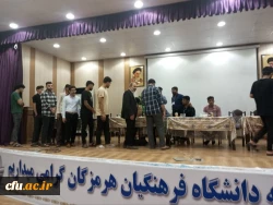 
حضور پر شور دانشجومعلمان هرمزگان برای شرکت در انتخابات، در اولین ساعات شروع رأی گیری، پای صندوق
 3