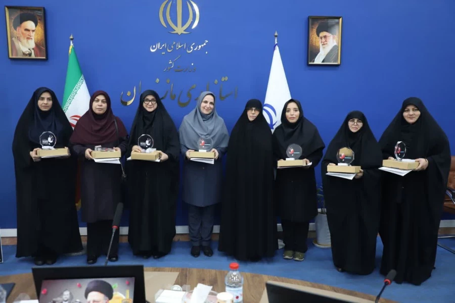 در اختتامیه دومین کنگره ملی بانوان تاثیرگذار صورت گرفت؛

تجلیل از هشت بانوی برتر تاثیرگذار مازندرانی / ریاست پردیس فاطمه الزهرا (س) ساری تجلیل شد
 4