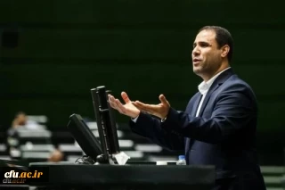 وزیر التربیة والتعلیم فی القاعة العامة للمجلس: