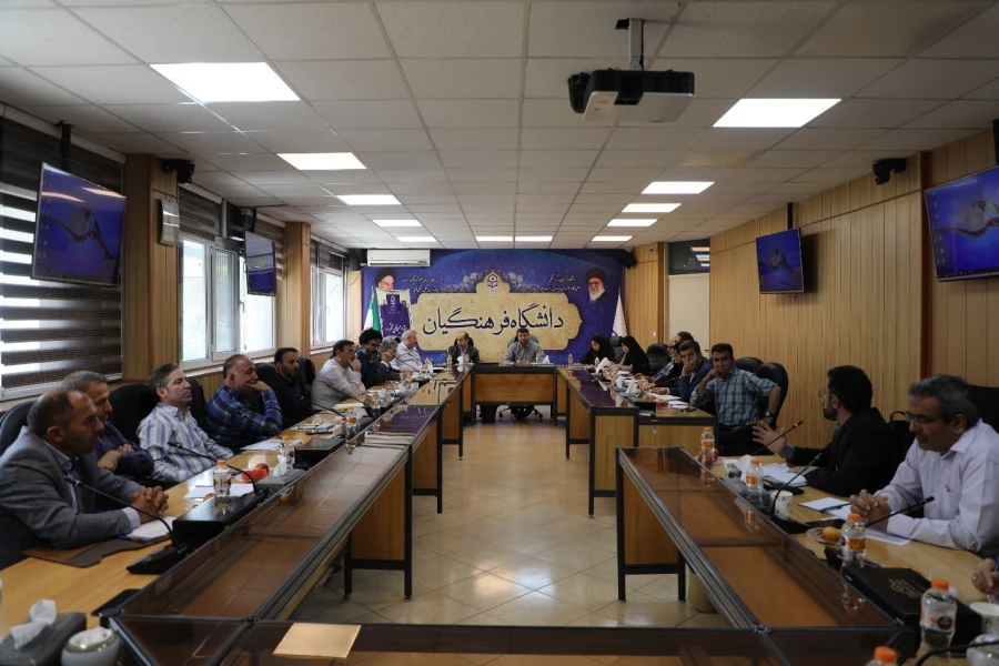 بررسی وضعیت موجود، چالش ها و برنامه های پیش رو برای آغاز سال تحصیلی جدید با استان ها انجام شد. 3