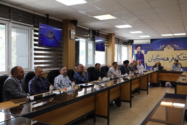 بررسی وضعیت موجود، چالش ها و برنامه های پیش رو برای آغاز سال تحصیلی جدید با استان ها انجام شد. 4