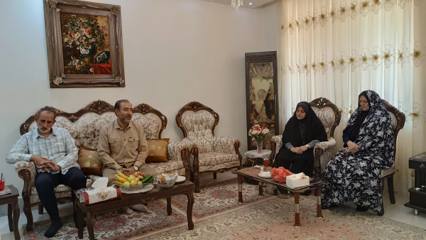 دیدار مسئولان و دانشجویان دانشگاه با خانواده شهید دانشجومعلم سعید صالحی جوزانی 6