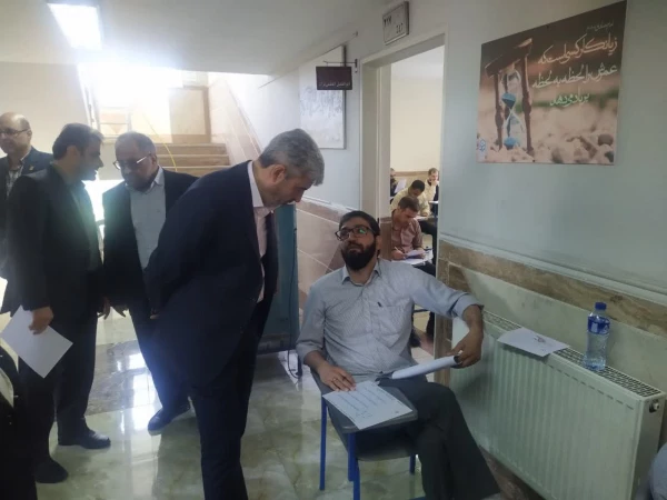 بازدید رییس دانشگاه فرهنگیان از روند برگزاری آزمون اصلح  3
