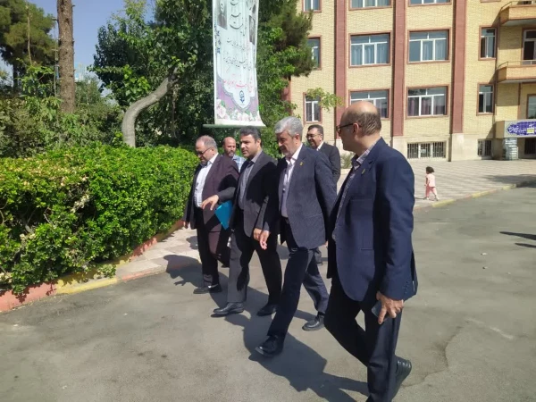 بازدید رییس دانشگاه فرهنگیان از روند برگزاری آزمون اصلح  6